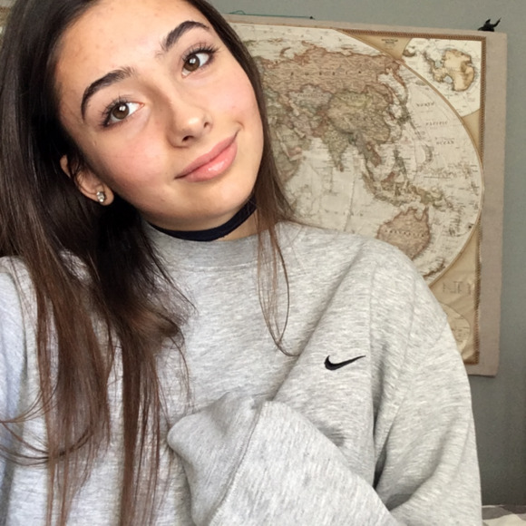 Meet your Posher, Julia - Picture 1 of 1